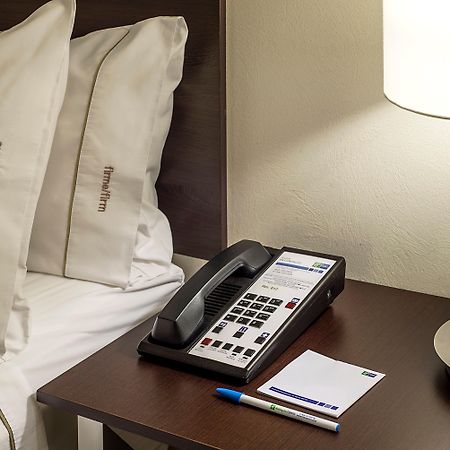 Holiday Inn Express Guaymas By Ihg Exteriér fotografie A telephone in a hotel room