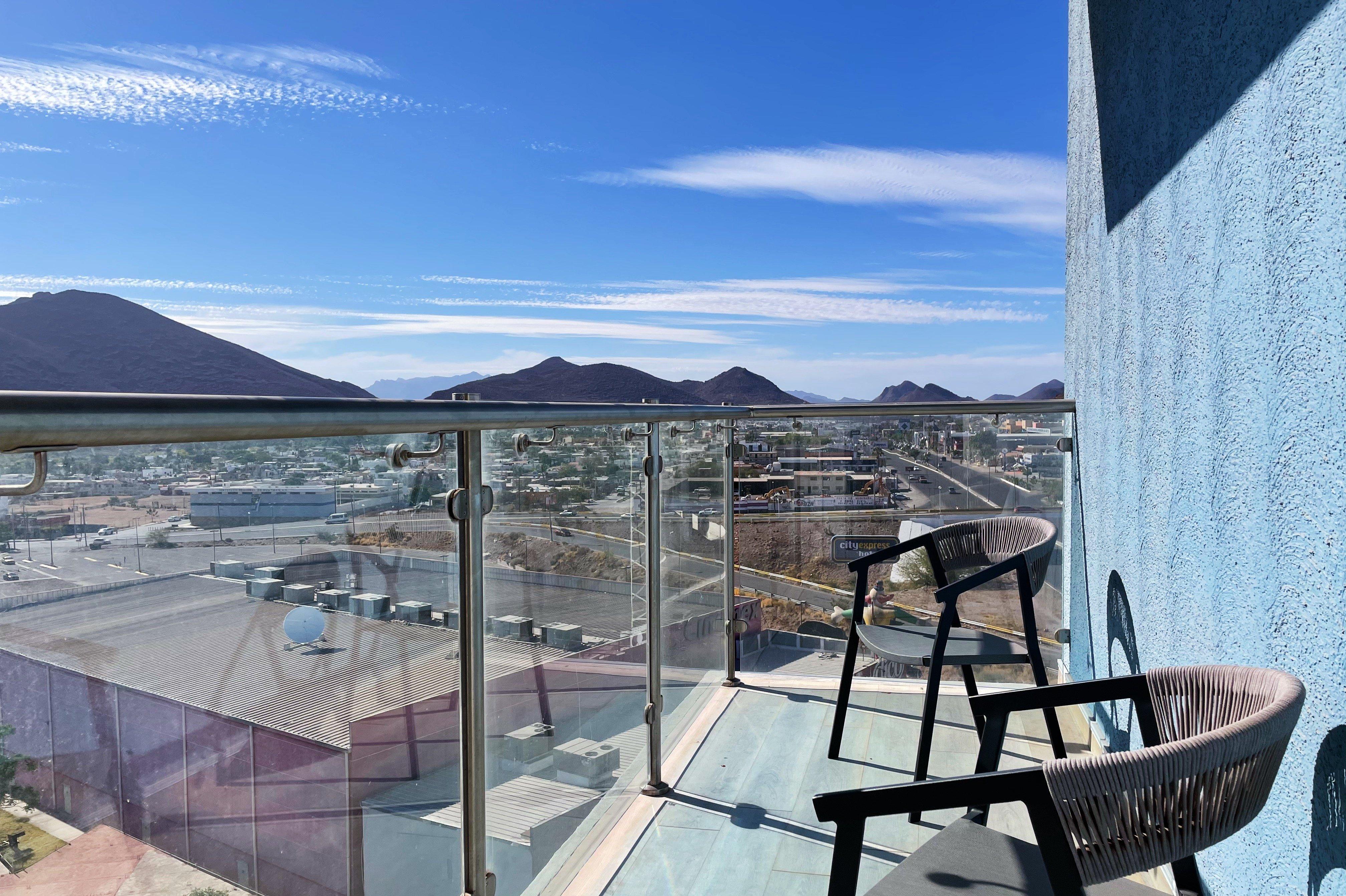 Holiday Inn Express Guaymas By Ihg Exteriér fotografie View from the balcony of a suite at the M Resort