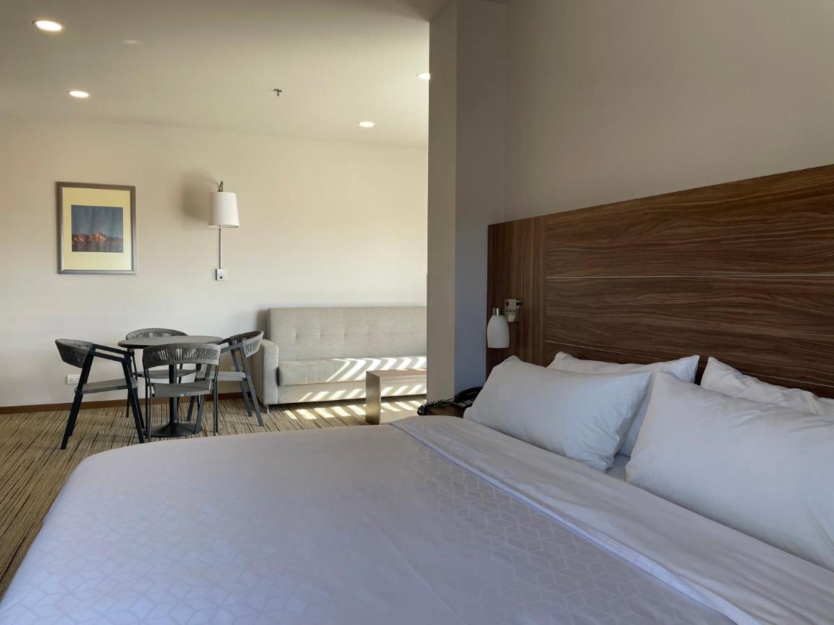 Holiday Inn Express Guaymas By Ihg Exteriér fotografie A room at the hotel