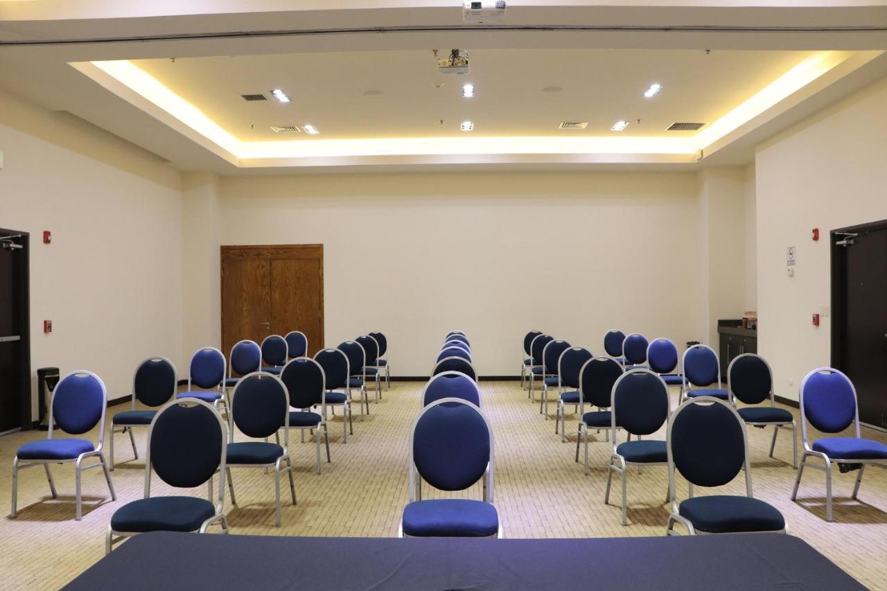 Holiday Inn Express Guaymas By Ihg Exteriér fotografie A meeting room at the hotel