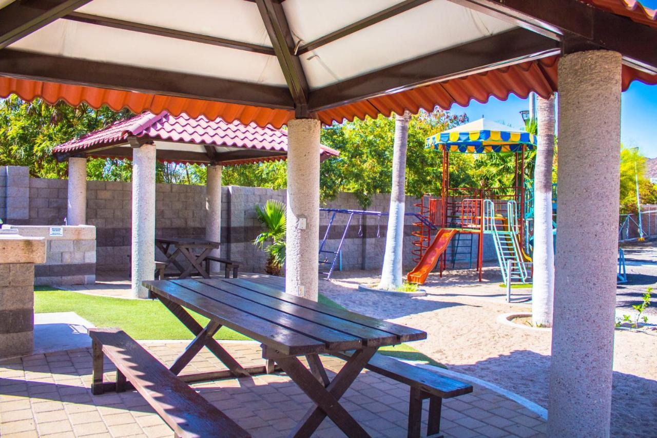 Holiday Inn Express Guaymas By Ihg Exteriér fotografie Playground at the school
