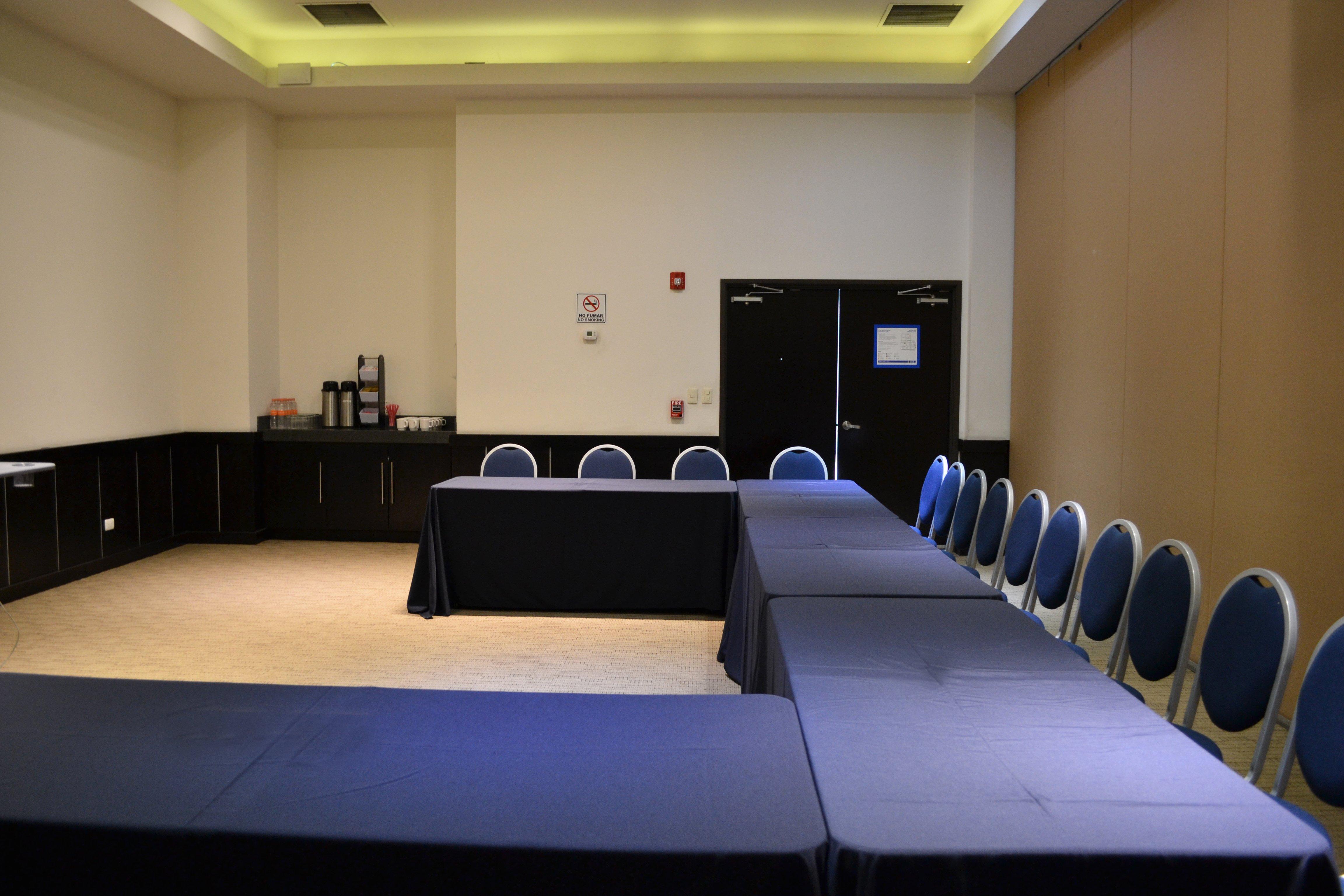 Holiday Inn Express Guaymas By Ihg Exteriér fotografie A meeting room at the hotel