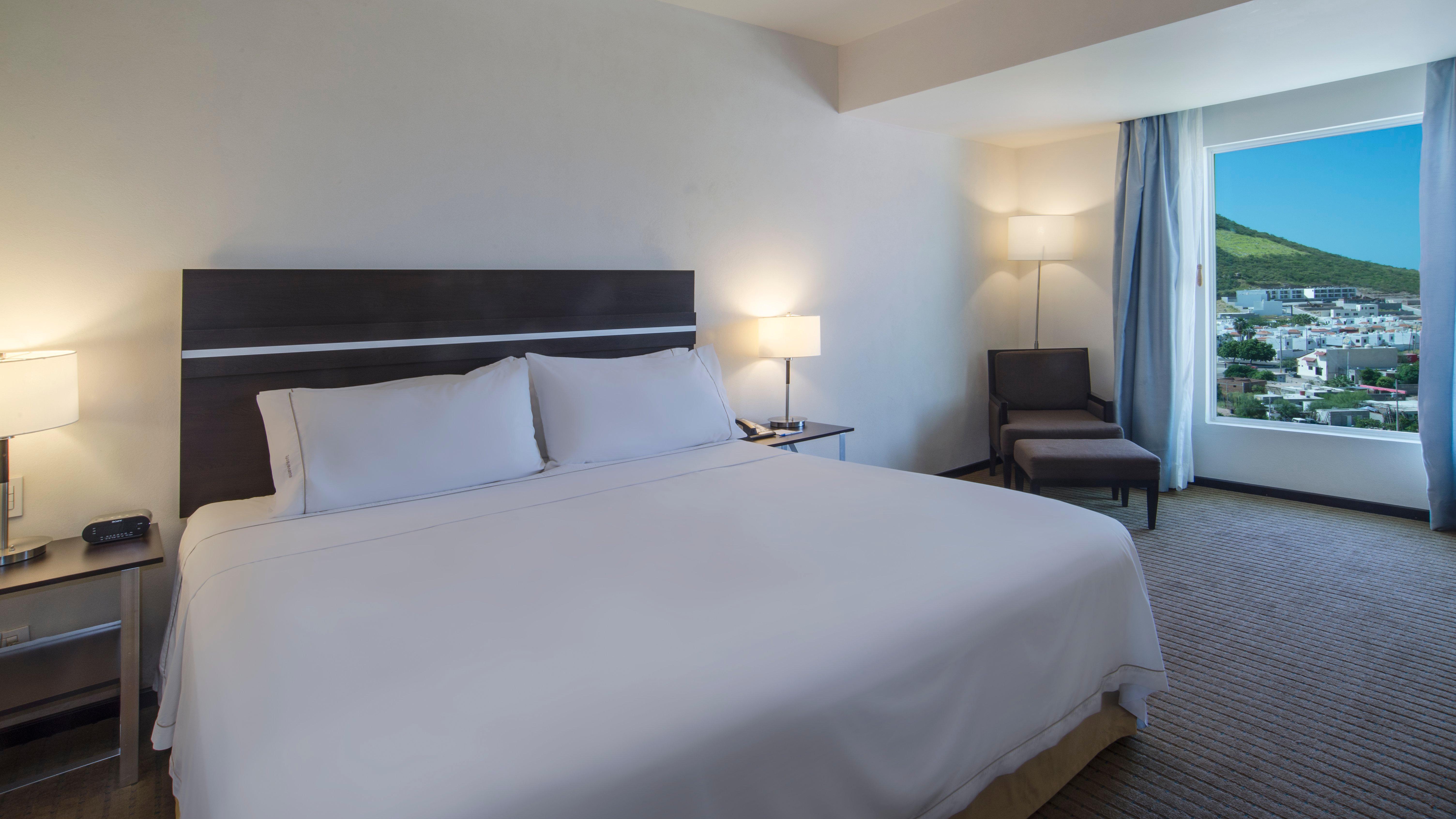 Holiday Inn Express Guaymas By Ihg Exteriér fotografie A guest room at the Hilton San Francisco Airport