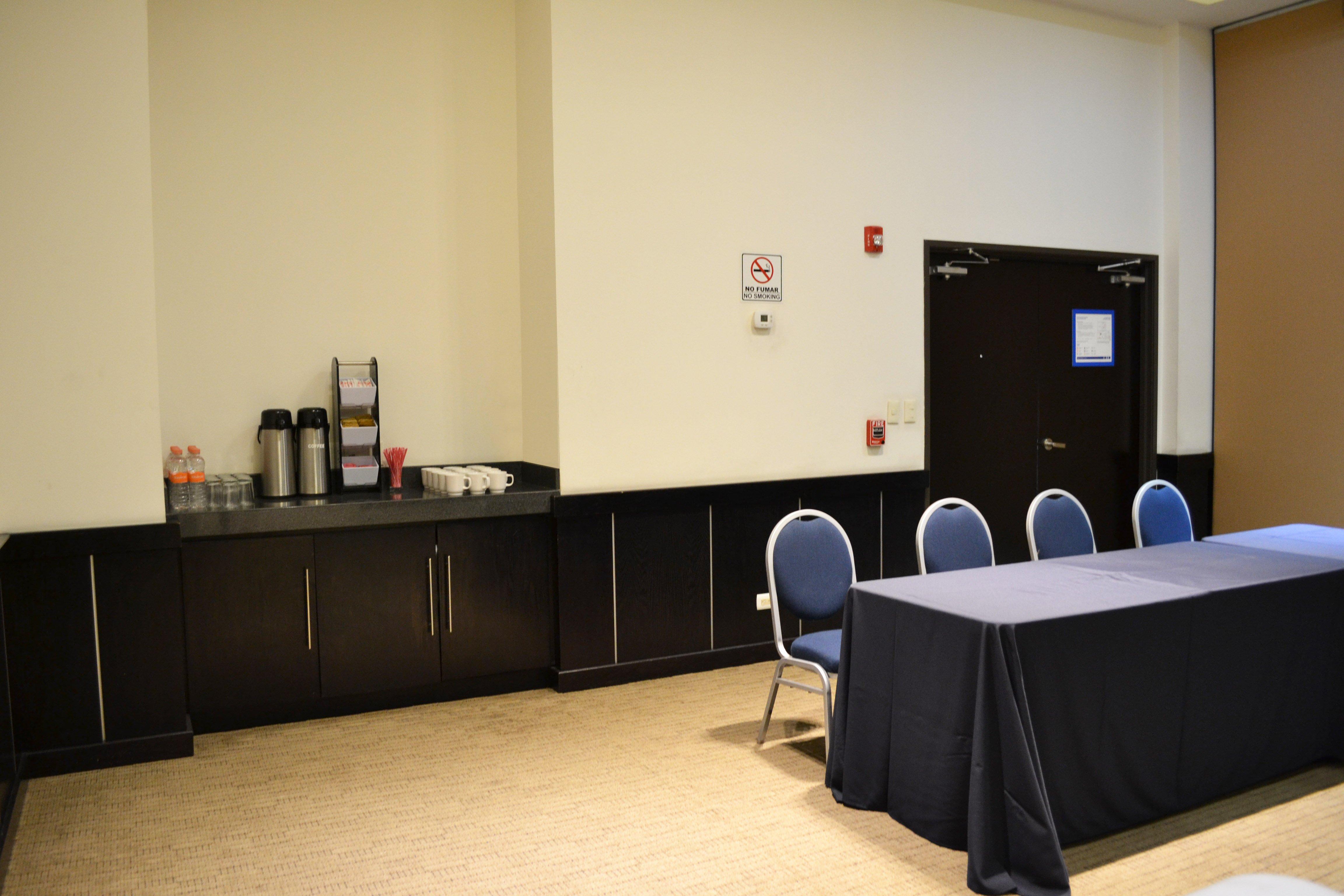 Holiday Inn Express Guaymas By Ihg Exteriér fotografie A typical coffee break area