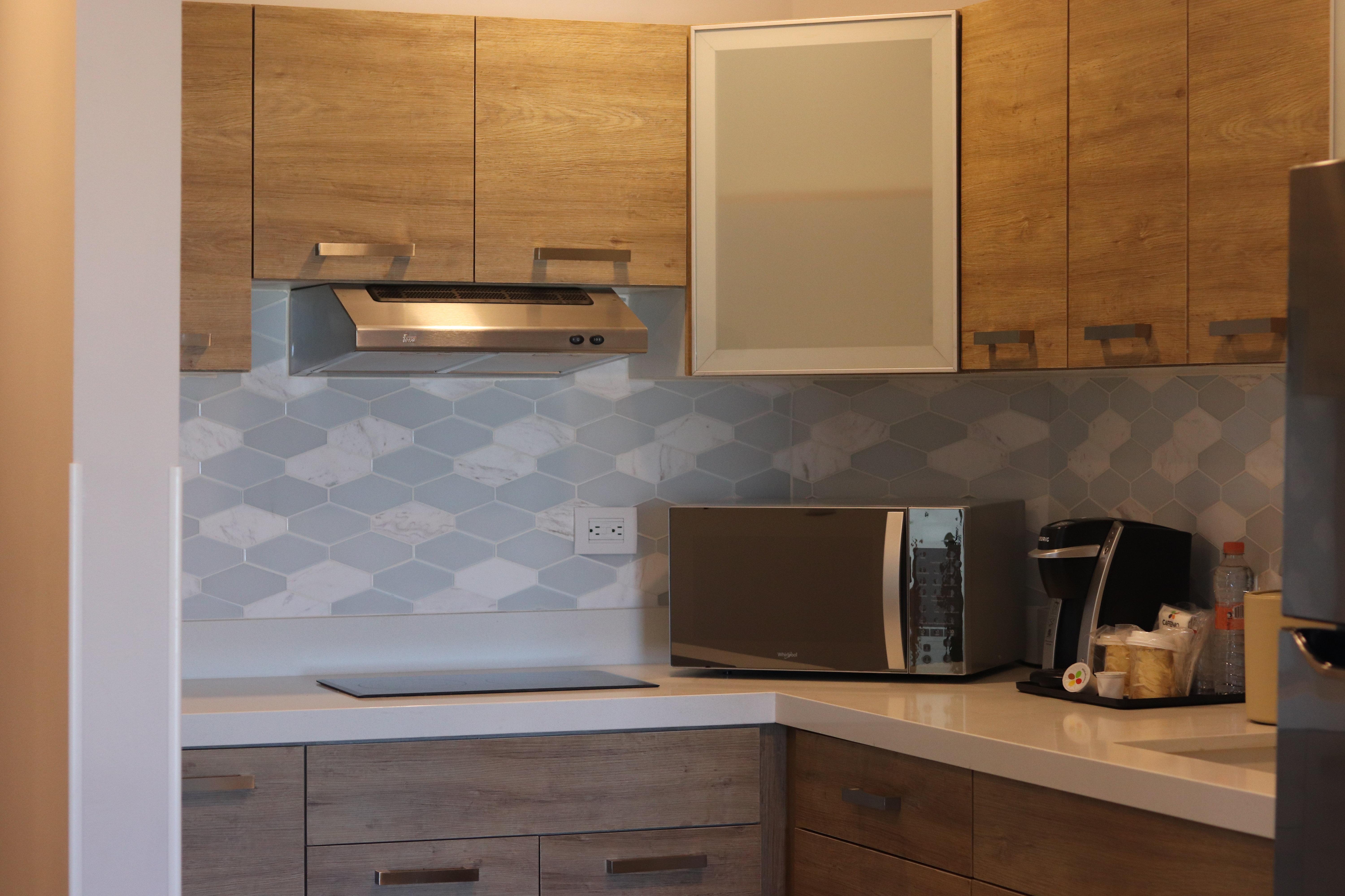 Holiday Inn Express Guaymas By Ihg Exteriér fotografie A kitchen with a microwave oven
