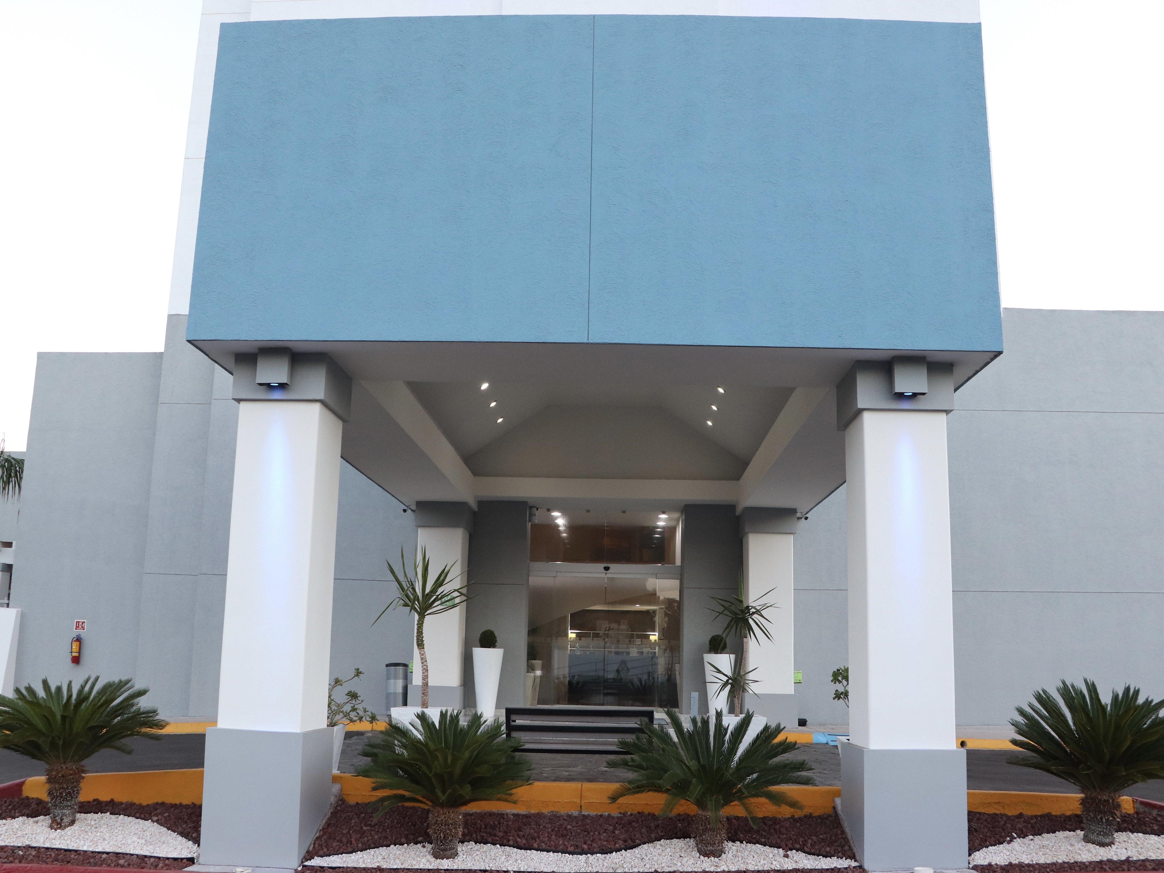 Holiday Inn Express Guaymas By Ihg Exteriér fotografie Entrance to the hotel