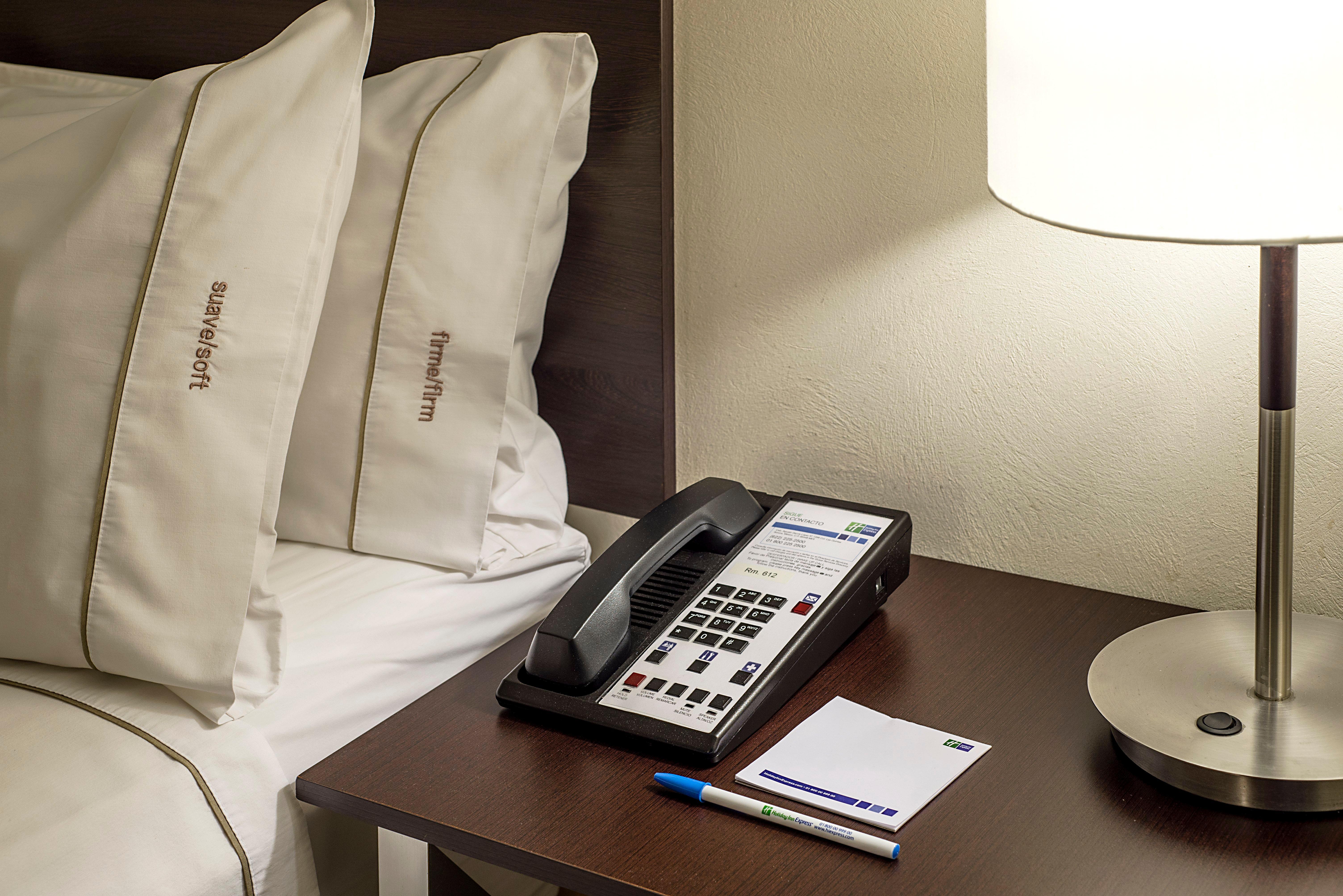Holiday Inn Express Guaymas By Ihg Exteriér fotografie A telephone in a hotel room